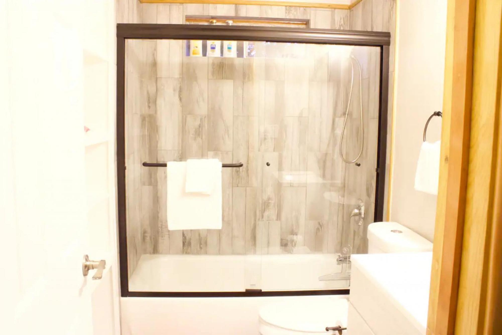 Private Home - Playground, Jumping Mat, Bbq, Darts, Firepit, Gazebo, 4 Smart Tvs, White Cotton Bedding, - The Redwood Cul-De Sac Beach Retreat 新奥尔良市 外观 照片