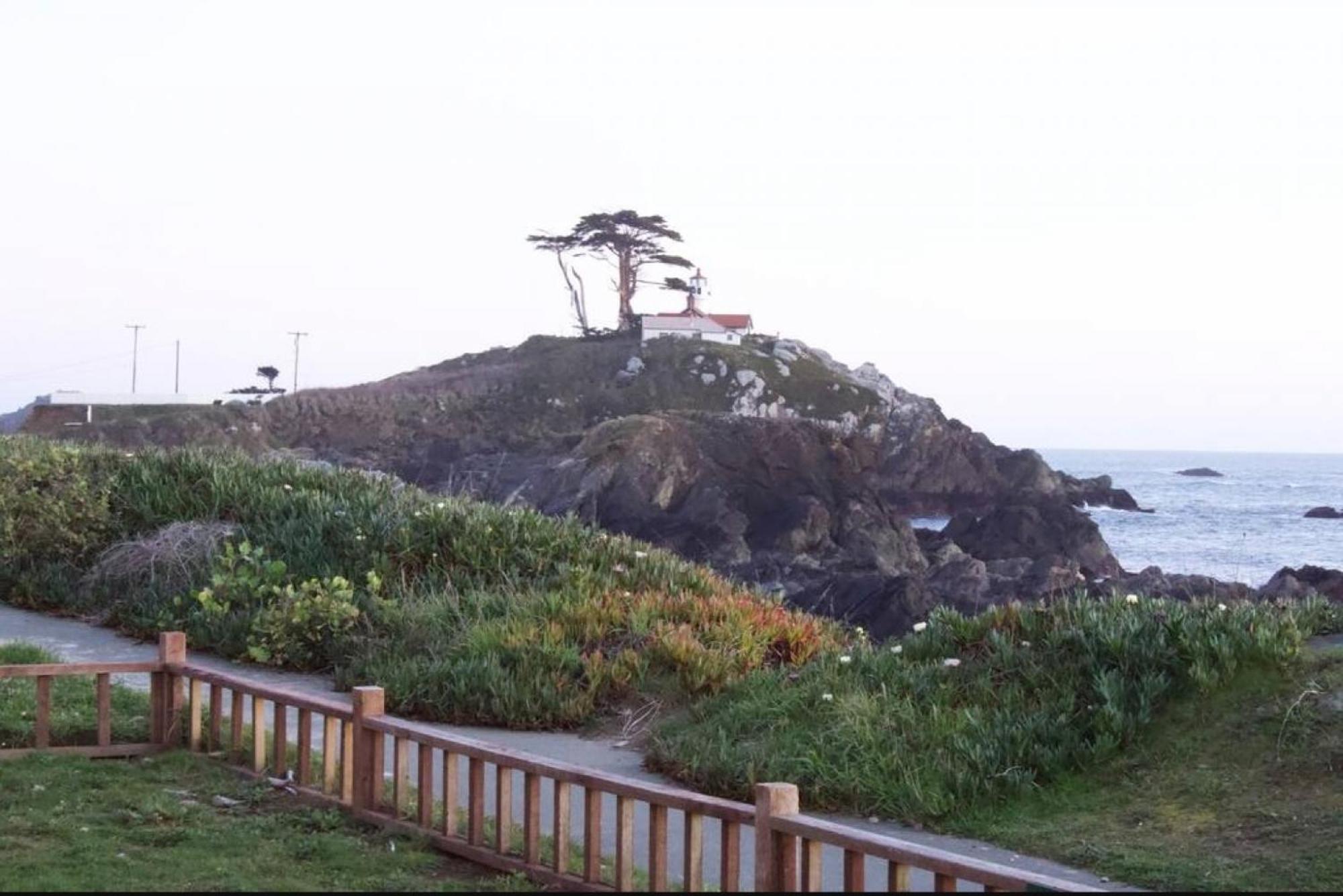 Private Home - Playground, Jumping Mat, Bbq, Darts, Firepit, Gazebo, 4 Smart Tvs, White Cotton Bedding, - The Redwood Cul-De Sac Beach Retreat 新奥尔良市 外观 照片