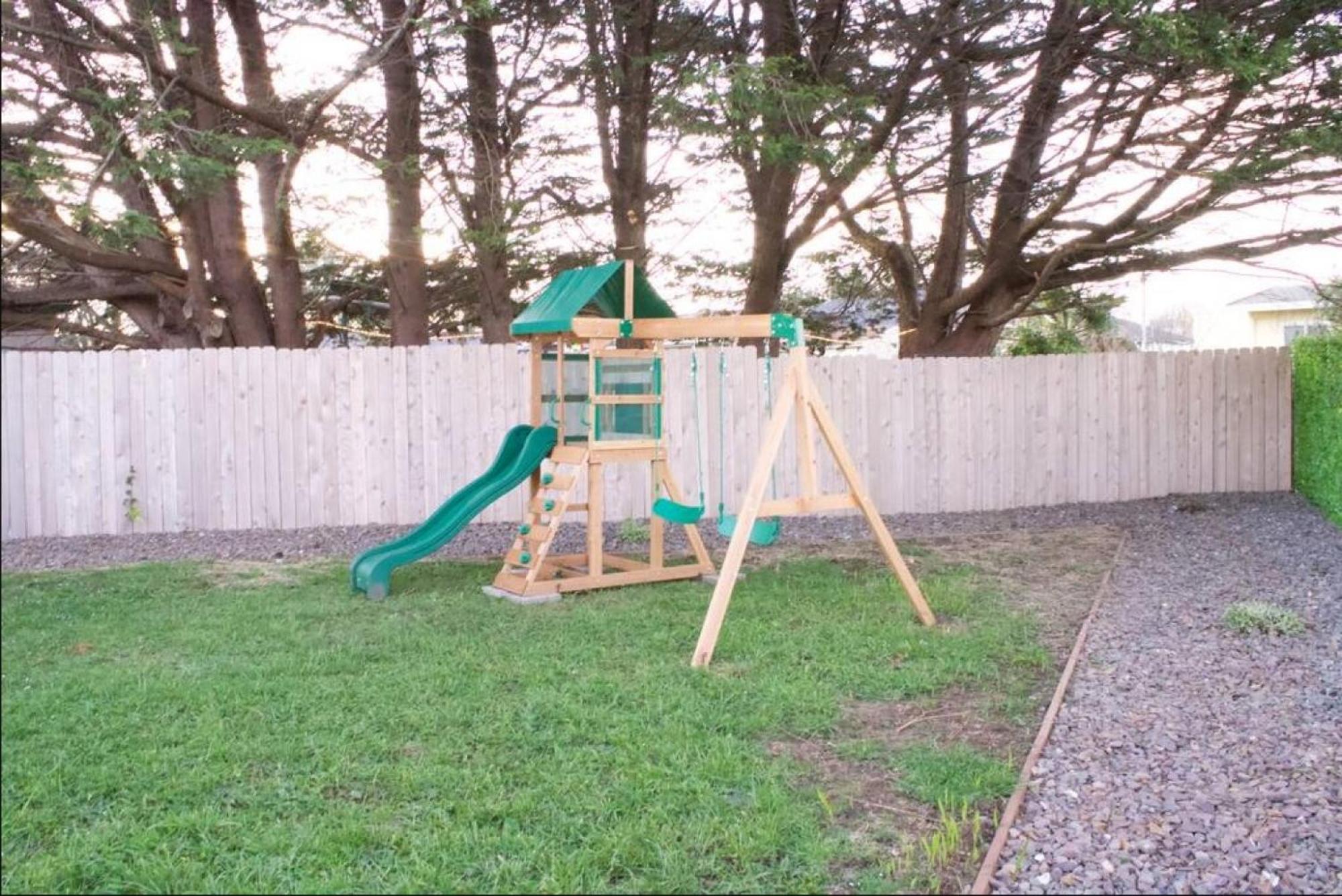 Private Home - Playground, Jumping Mat, Bbq, Darts, Firepit, Gazebo, 4 Smart Tvs, White Cotton Bedding, - The Redwood Cul-De Sac Beach Retreat 新奥尔良市 外观 照片