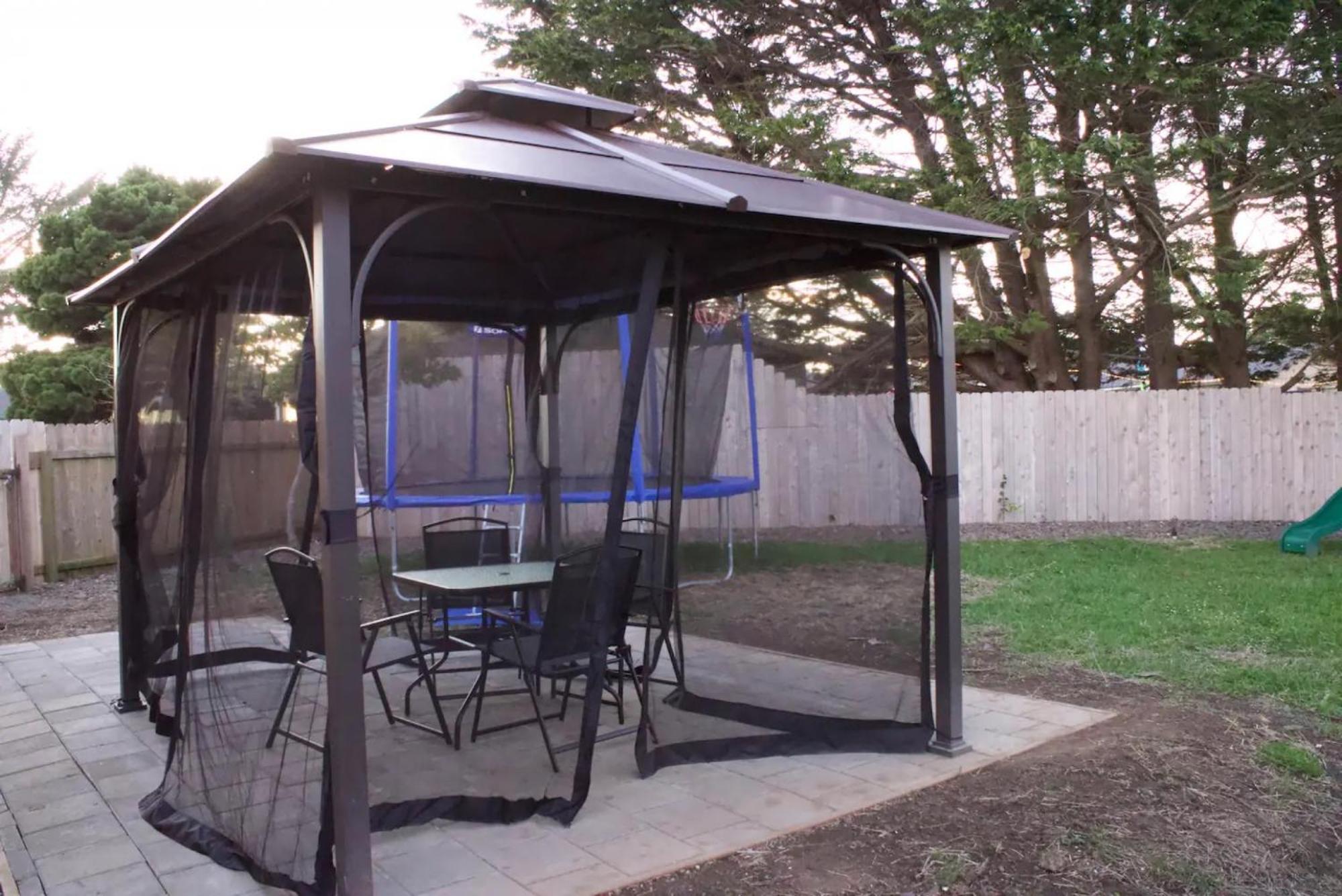 Private Home - Playground, Jumping Mat, Bbq, Darts, Firepit, Gazebo, 4 Smart Tvs, White Cotton Bedding, - The Redwood Cul-De Sac Beach Retreat 新奥尔良市 外观 照片